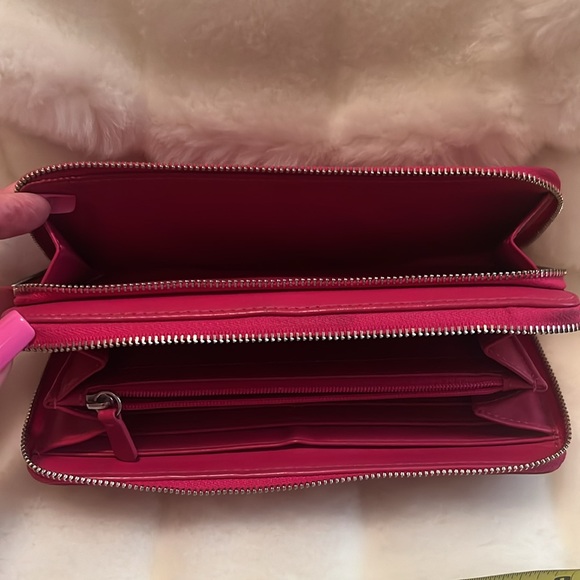 2025 💌🩷COACH HOT PINK WALLET 🩷 Double Zipper as seen. Outside zipper in front. 🩷 - Picture 6 of 8